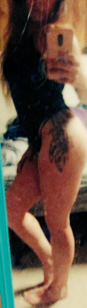 BabyRedPSC's tweet photo. #tattoobabe #findommistress #tributeswelcome #DMme #booty #Sellingudes #premiumfile https://t.co/f4IX2n1GUp
