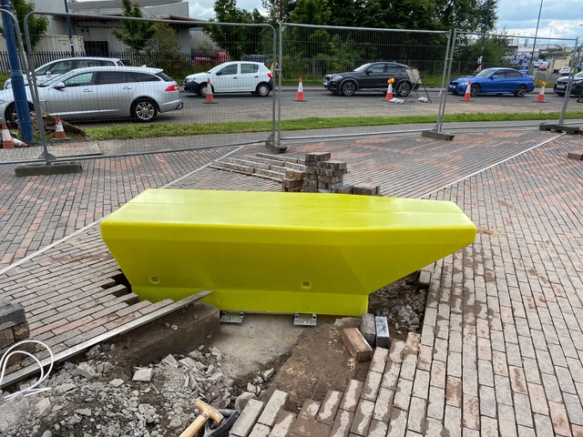 Installation of the seat at #Oatlands Artwork today. It's all coming together nicely! #Glasgow @bespoke_atelier @_benspencer @Sculptdesign @DavidNarroAssoc @GlasgowCC @LI_Scotland