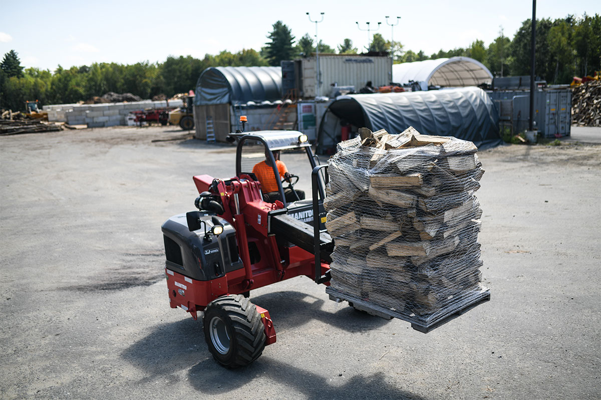 FuelsNorth's tweet photo. Our firewood is going quick! We offer palletized firewood (1/3 cord), a full cord of firewood, wood pellets, and more. Give us a call to visit our website to get on the delivery schedule!

603-945-5305
https://t.co/nH9FkFJmao

#palletlizedfirewood #pallet #firewood #wedeliver https://t.co/PCIME2Xhr5