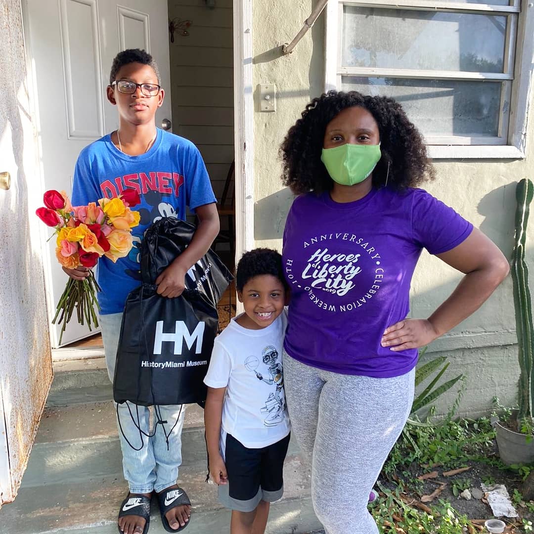 ReadsCity's tweet photo. Community is everything. We delivered care packages, books, and flowers to families in Liberty City. We were told that flowers have #superpowers ;-). Thank you, Miami.  Find your space. Take action. #LCRF2020 @iamlibertycity @HistoryMiami @MiamiBookFair https://t.co/kvLYdN1WCF