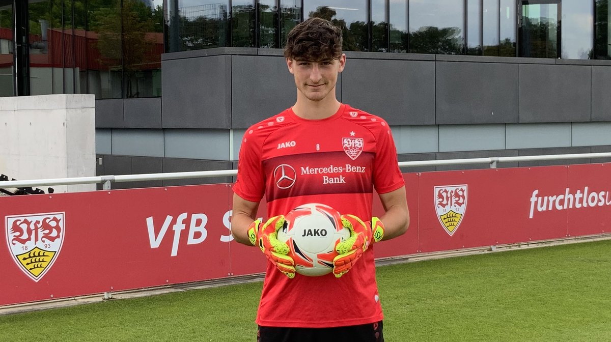 jungundwild's tweet photo. Mit dem 17-jährigen Torhüter Kilian Scharner (AKA St. Pölten) und dem 16-jährigen Mittelfeldspieler Mehmet Sahin (SV Hall) haben sich zwei umworbene österreichische Junioren-Nationalspieler für den VfB entschieden. Beide haben einen langfristigen Vertrag unterschrieben.
#VfBU19 https://t.co/x4GfpAx00g