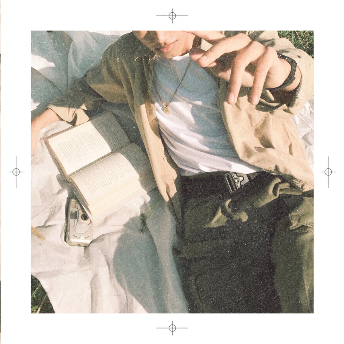 templateapp's tweet photo. Summer vibes 🌾📖📸 by @dhykaesthetics, edited using Gallery Template 1 from the new Print pack #templateapp https://t.co/WvAGTGylJt