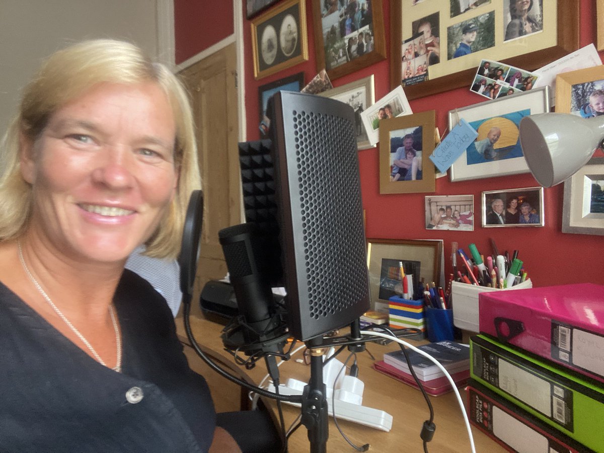 MandyHickson's tweet image. Podcast perfection! 
Wonderful to chat to @_markgallagher ... watch this space! Chatting all this #formula1 to #fastjets #AnOfficernotaGentleman