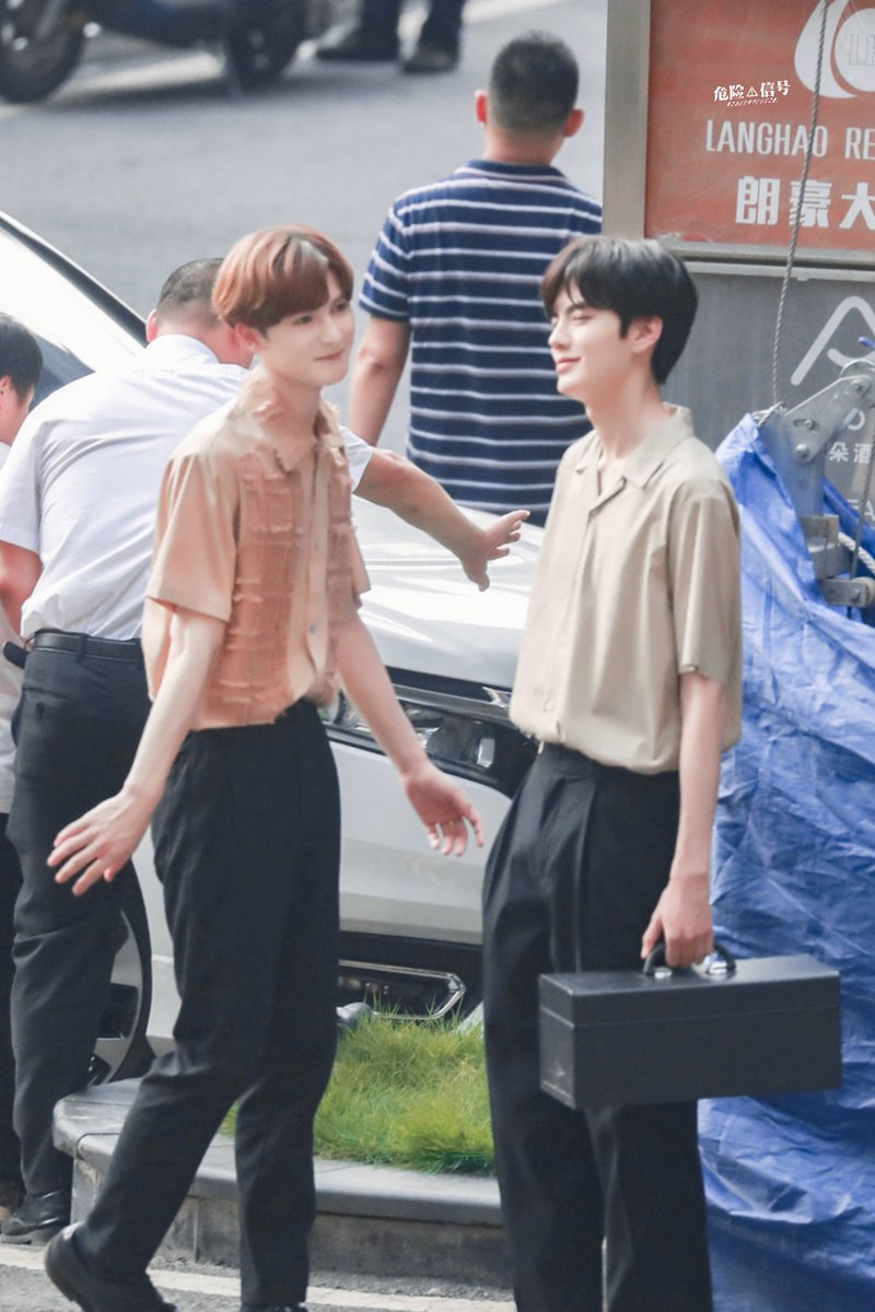 bitingslove's tweet photo. zhengting being a giant baby infront of wenjun 😁
©危险信号·
#毕廷 #BiTing #ปี้ถิง #毕雯珺 #朱正廷 #BiWenjun #ZhuZhengting #NEX7 #Top59 https://t.co/pIAYEbx9TV
