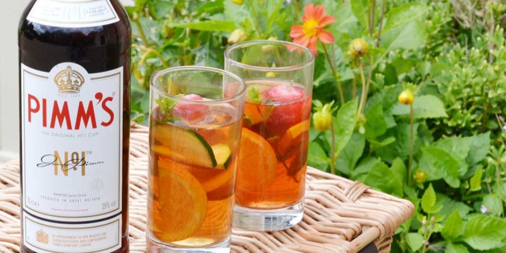 BritishHamper's tweet photo. Summer in a glass ☀️🍹🍓 #SummerFruits #BritishSummer #PimmsOClock #PimmsNo1 #PimmsSpritz https://t.co/Ofz18qWlH2