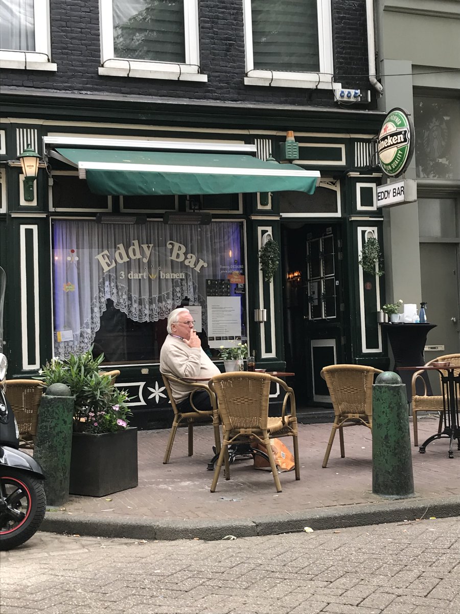 FootballCulture's tweet photo. LEVEN - Een tevreden roker, is geen onruststoker. Is zo.
#hazeslife #eddybar #kroegculture #Heineken #DePijp π» https://t.co/aslJgijQ1u