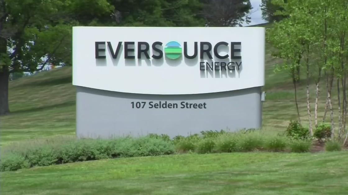 WFSBnews's tweet photo. Several towns to demand more action from Eversource https://t.co/XdUQv4a7CQ https://t.co/e2QN1Mv1DI