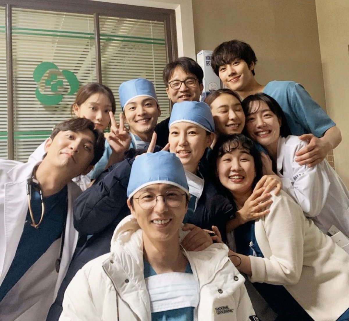 iridescentazure's tweet photo. I just finished #RomanticDoctorTeacherKim as expected it's the best . The only thing that I felt bad is lack of #ahnlee & #parkyun couple Romantic scenes. They had so much chemistry bt I really want to see their progress in #RomanticDoctorTeacherKim3 https://t.co/9KhNJODgOc