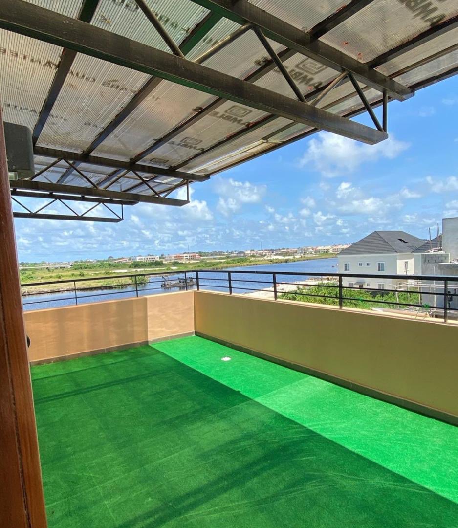 tavasrealty's tweet photo. For Sale❗️
5 bedroom fully detached duplex with a swimming pool, open roof lake view and other features 
📍Lekki county homes 
💰130 Million

Pls RT ☎️ 08158488909

#AbujaTwitterCommunity #BBNaija 
#benefitboys https://t.co/zBcwzQn1sx