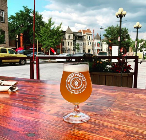 DowntownDCBID's tweet photo. #NationalIPADay falls into the same week as #FarmersMarketWeek. So check out this local brewery @RightProperBeer🍺  their artisanal ales  with prime American bites. Visit them at the #FreshFarmMarketPennQuarter!
Photo Courtesy of #RightProperBeer 
 #DowntownDCBID #DowntownDC https://t.co/9wRXLwG6Mk