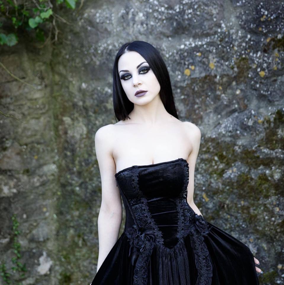 LadyBlackTear's tweet photo. #𝕲𝖔𝖙𝖍𝖎𝖈𝕷𝖔𝖛𝖊 🖤 https://t.co/f7OGxFVaE3