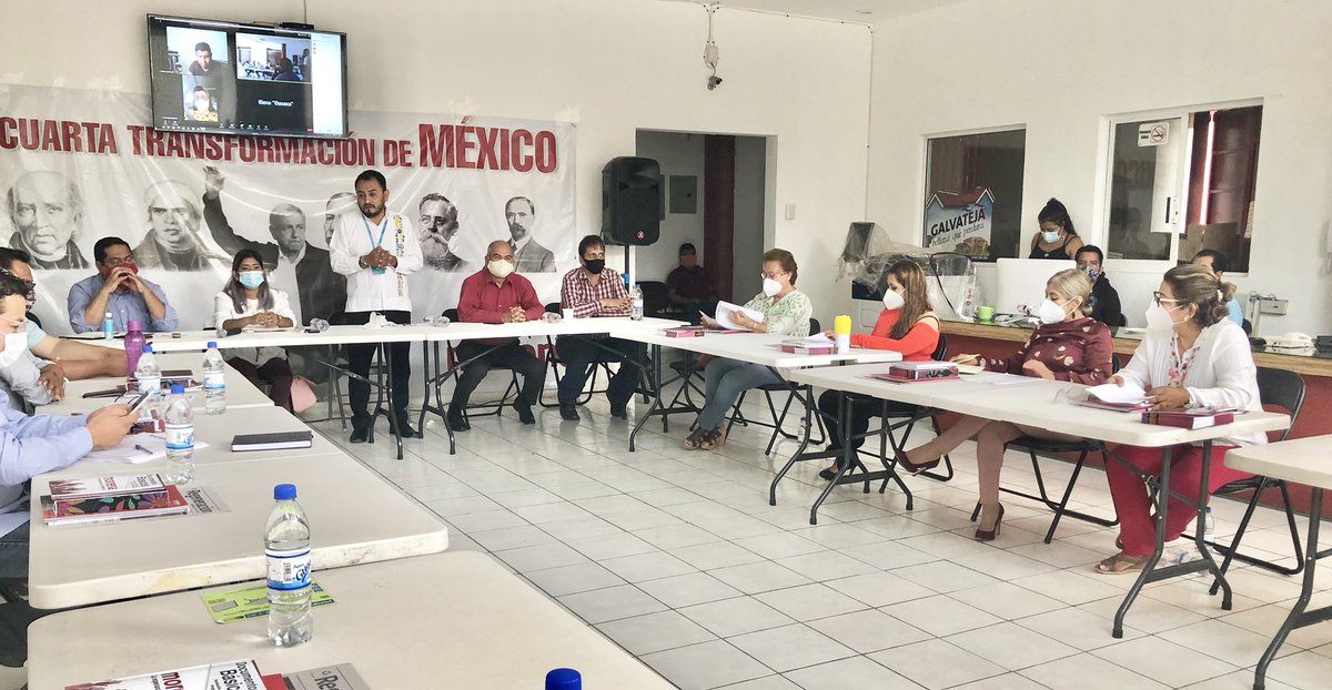 El <a href="/CeeMorena/">MorenaOaxacaCEE</a> nos reunimos con las y los diputados del @CongresoOaxLXIV para trabajar en conjunto la agenda legislativa y trabajos de #morena. #Morena #Oaxaca <a href="/aramirezcuellar/">Alfonso Ramírez Cuéllar</a> <a href="/BerthaLujanMx/">Bertha Luján Uranga</a> <a href="/CENMorenaMX/">Partido Morena</a>