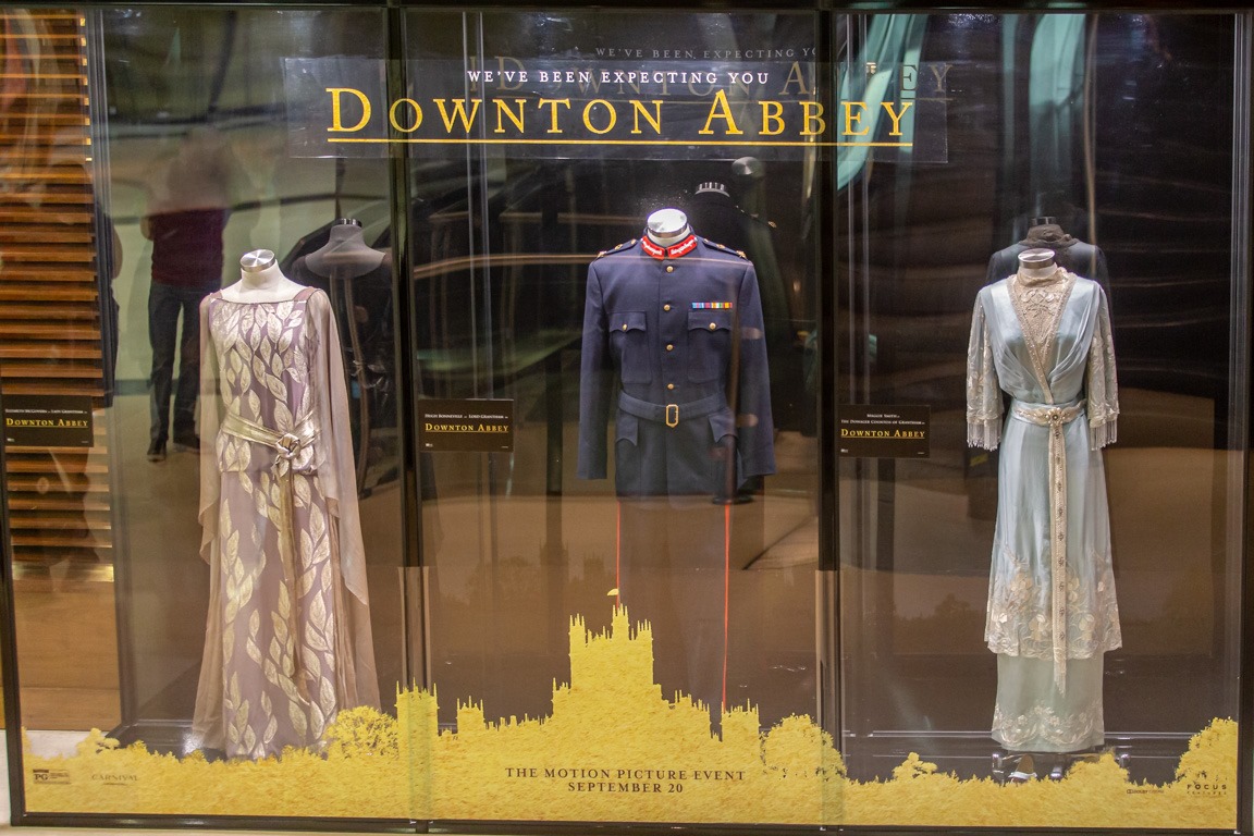 LandmarkLTC's tweet photo. (2//2) from #Colette of late 19th century France, to #VictoriaAndAbdul from the romantic Victorian era, to #MaryQueenofScots from the 16th-century Elizabethan period, to #DowntonAbbey's glamorous 1920s.
*(Displayed at The Landmark in Los Angeles). #LandmarkFamily #LandmarkForward https://t.co/J0APf3jg5g