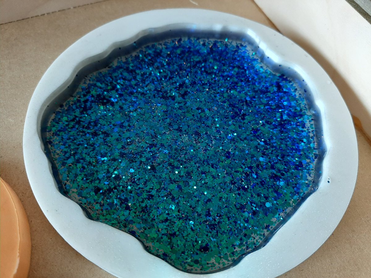 Studio26Designs's tweet photo. Working on some new products 😁 Can't wait to see the final results tomorrow!

#resinart #siliconemolds #epoxyresin #coasterset #carcoasters #keychains #geodeart #tx #glitter

#studio26designco #custom #personalized #homedecor #fatetx #itsfate https://t.co/cpK3SRBSPQ