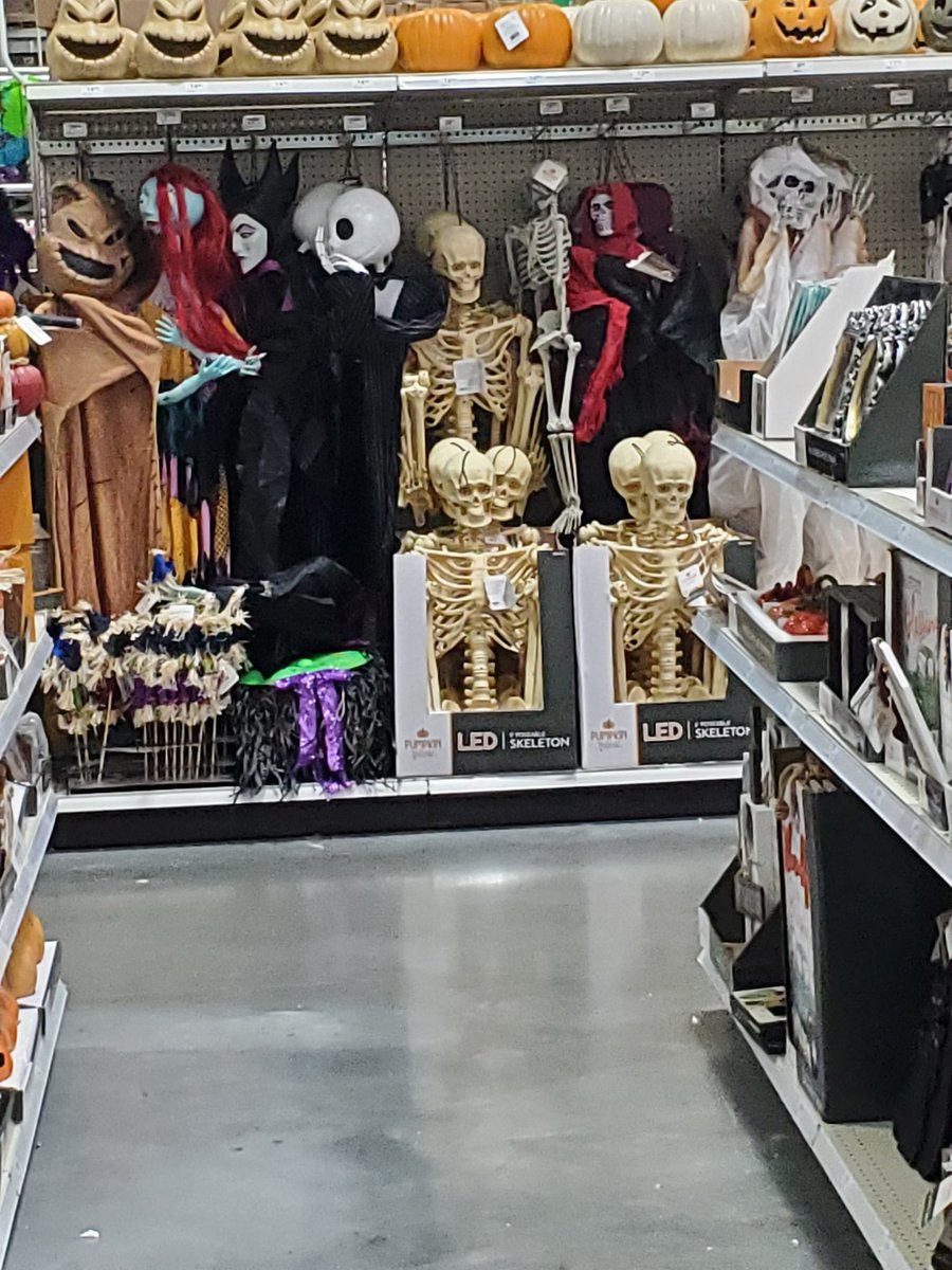 MVFD_20's tweet photo. August 5 seems a little early for Halloween decorations https://t.co/i9xyeOAwW4