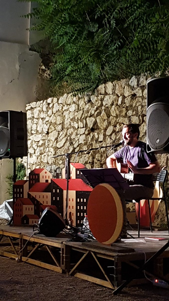 CCOvidiMontllor's tweet photo. Feliu ens ha fet passar una tarda d'estiu plena de sentiments i cultura amb la presentació del seu nou disc "Convocatòria". https://t.co/Hlw05sATir