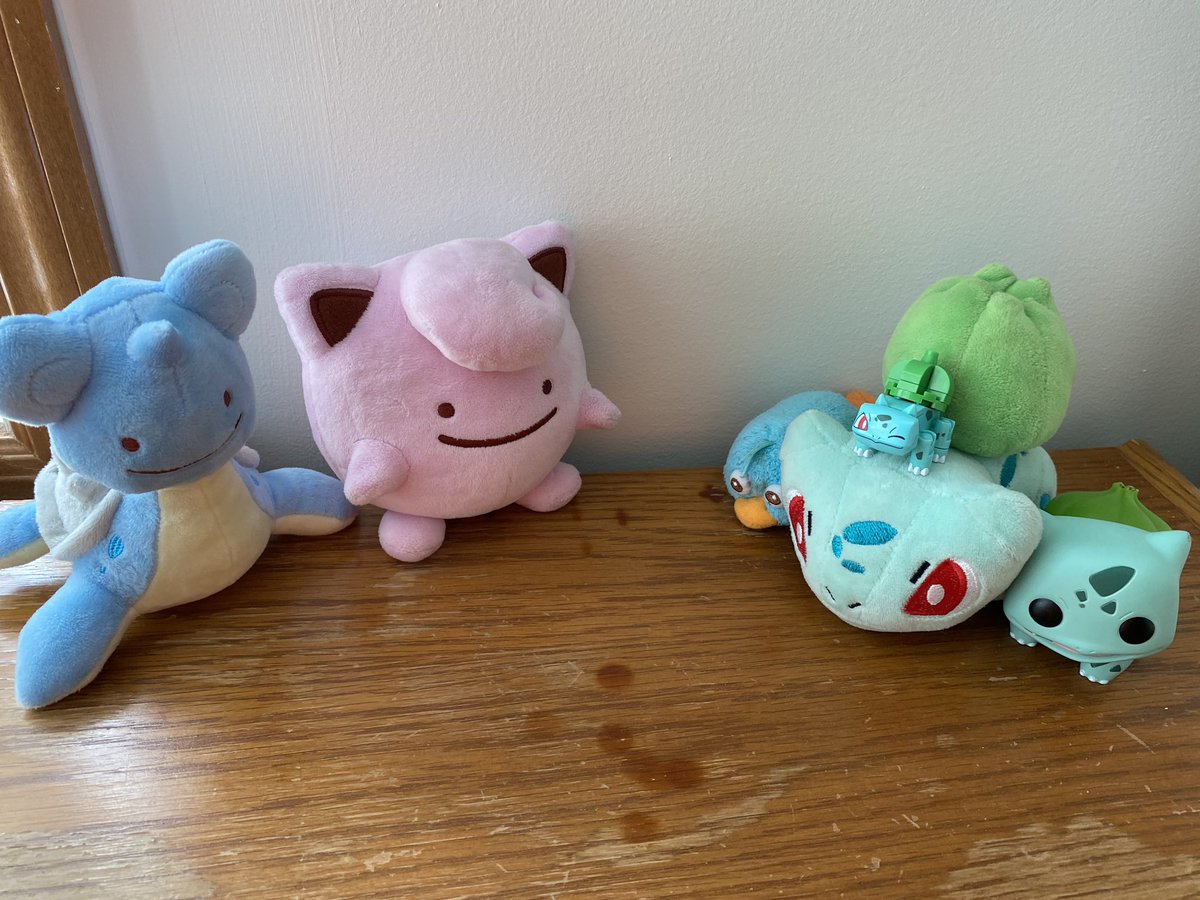 Met a wonderful Bulbasaur family!