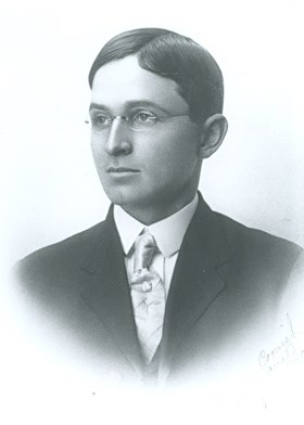 Truman was born in 1884 Missouri to a poor Missouri farming family. As a child he was diagnosed with hyperopia, and couldn’t fight or play sports. In his diaries he refers to himself as a “sissy”, and he was bullied by his peers, who called him “Truwoman.”