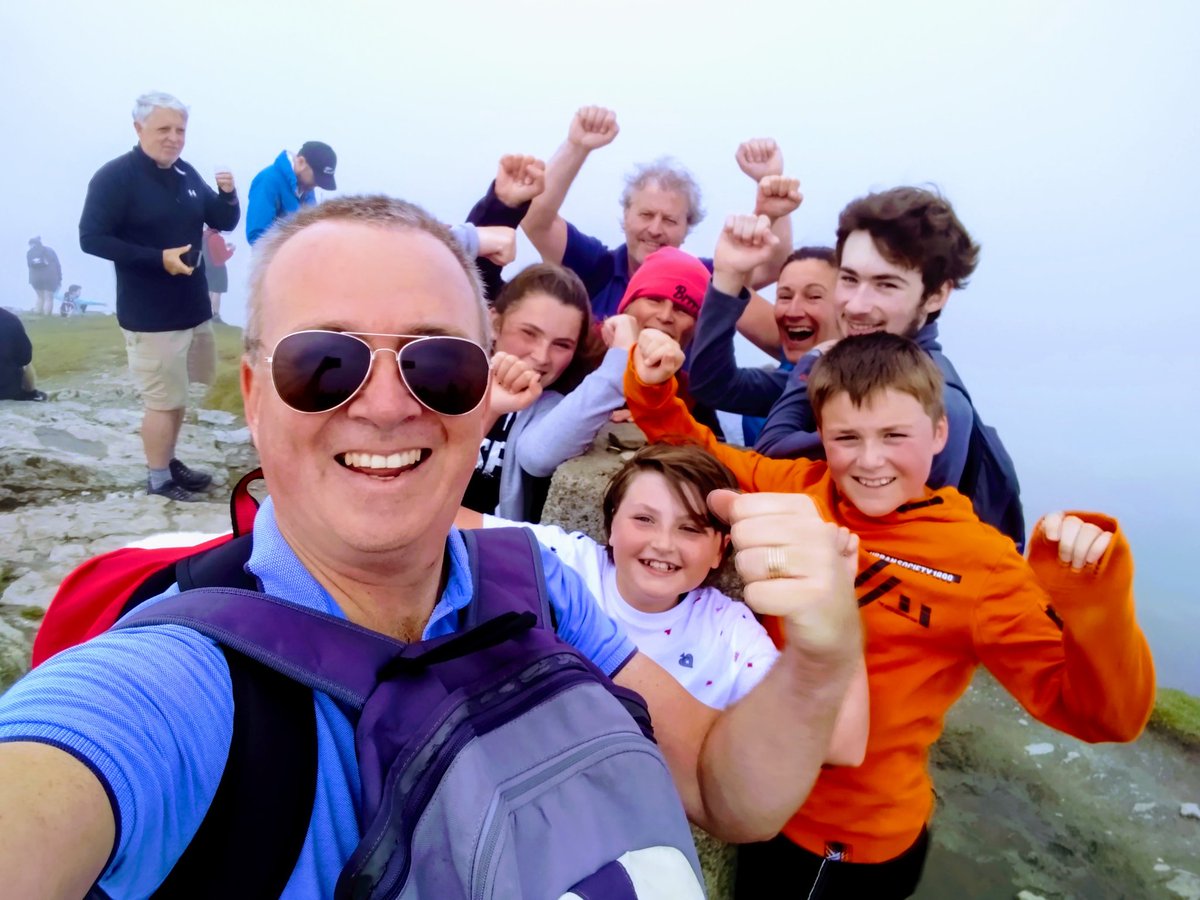 stewbentley's tweet photo. Lovely day climbing Ben Lomond with the Riggs... #munrobagging https://t.co/Mk4XObYdjr