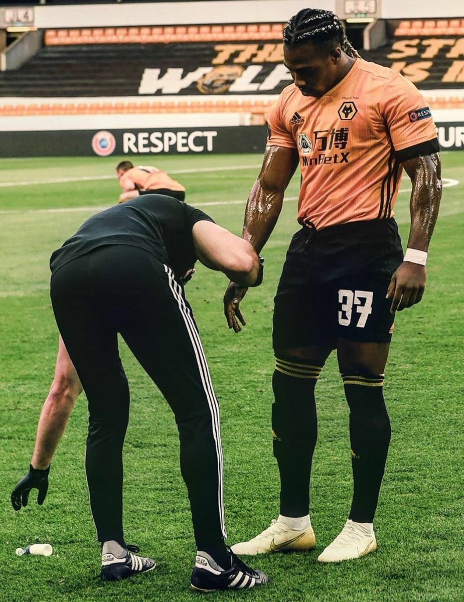 This pic is amazing. A member of the Wolves coaching staff applies baby oil to Adama Traoré’s arms to make it harder for defenders to grab him.