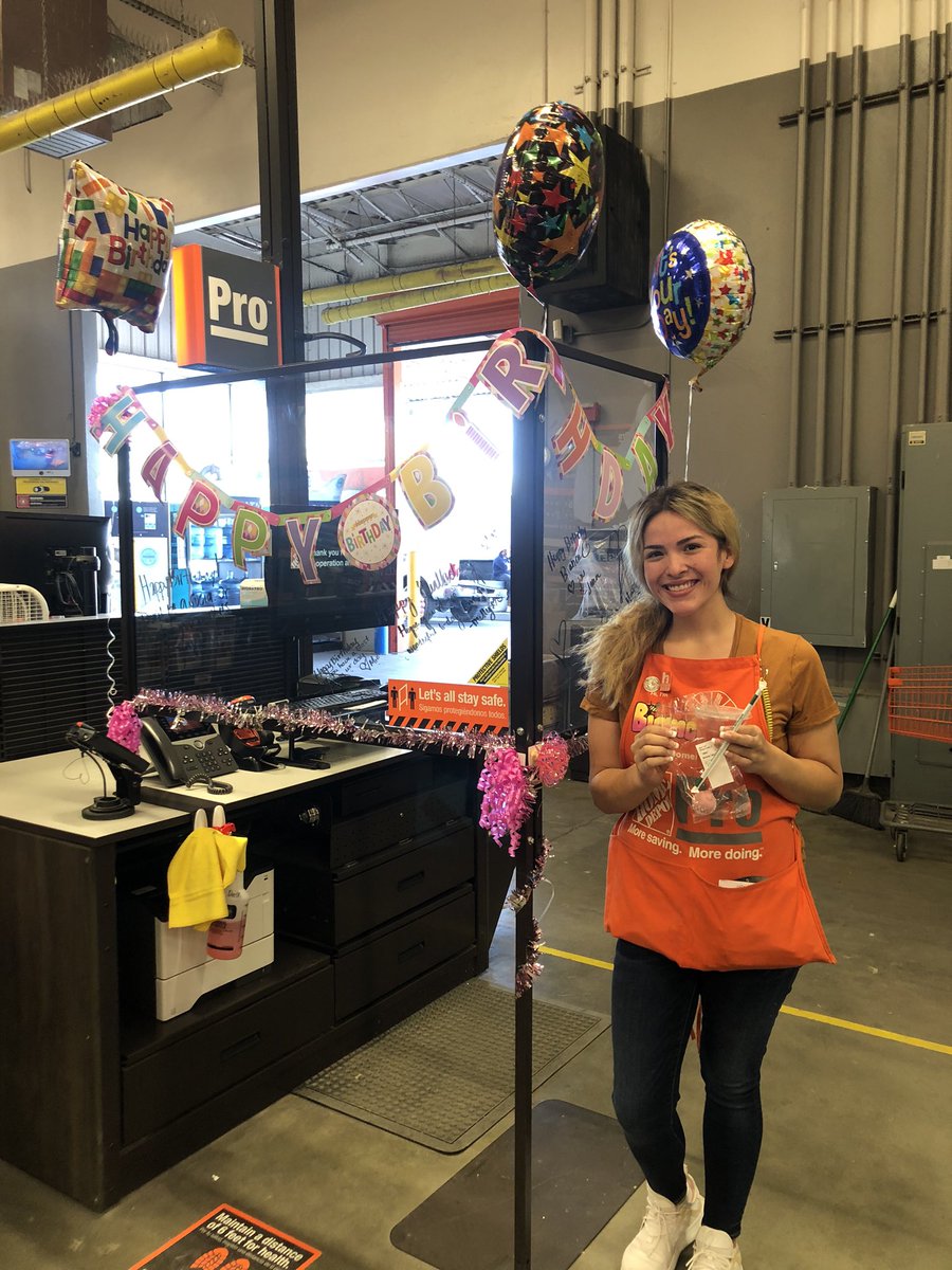 nmartinez1311's tweet photo. Happy Birthday to my PASA Bianca! 🎂🎉 I think she has the prettiest smile so she had to take her mask off for a quick picture and show it off. https://t.co/Dz6LJNJQru