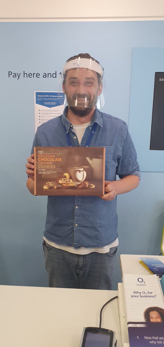 Awesome socially distanced customer service from Chris to reap in his tasty chocolate treat from a happy customer, well done Chris! 🍫👏 <a href="/EbyPatel/">Ebrahim Patel</a> <a href="/lindasfjones/">Linda Jones</a> @PeaksShopping
