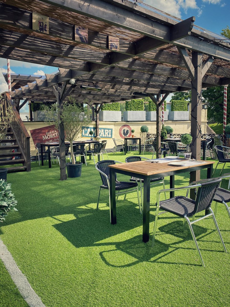 GTHamlet's tweet photo. Our ‘La Dolce Vita’ Terrazza is open for dinner this evening, 22° and sunny! #terrace #alfresco #dineout #terrazza #italiano #guyseatingestablishment @GuysEatingEst https://t.co/3LrjSybsjD