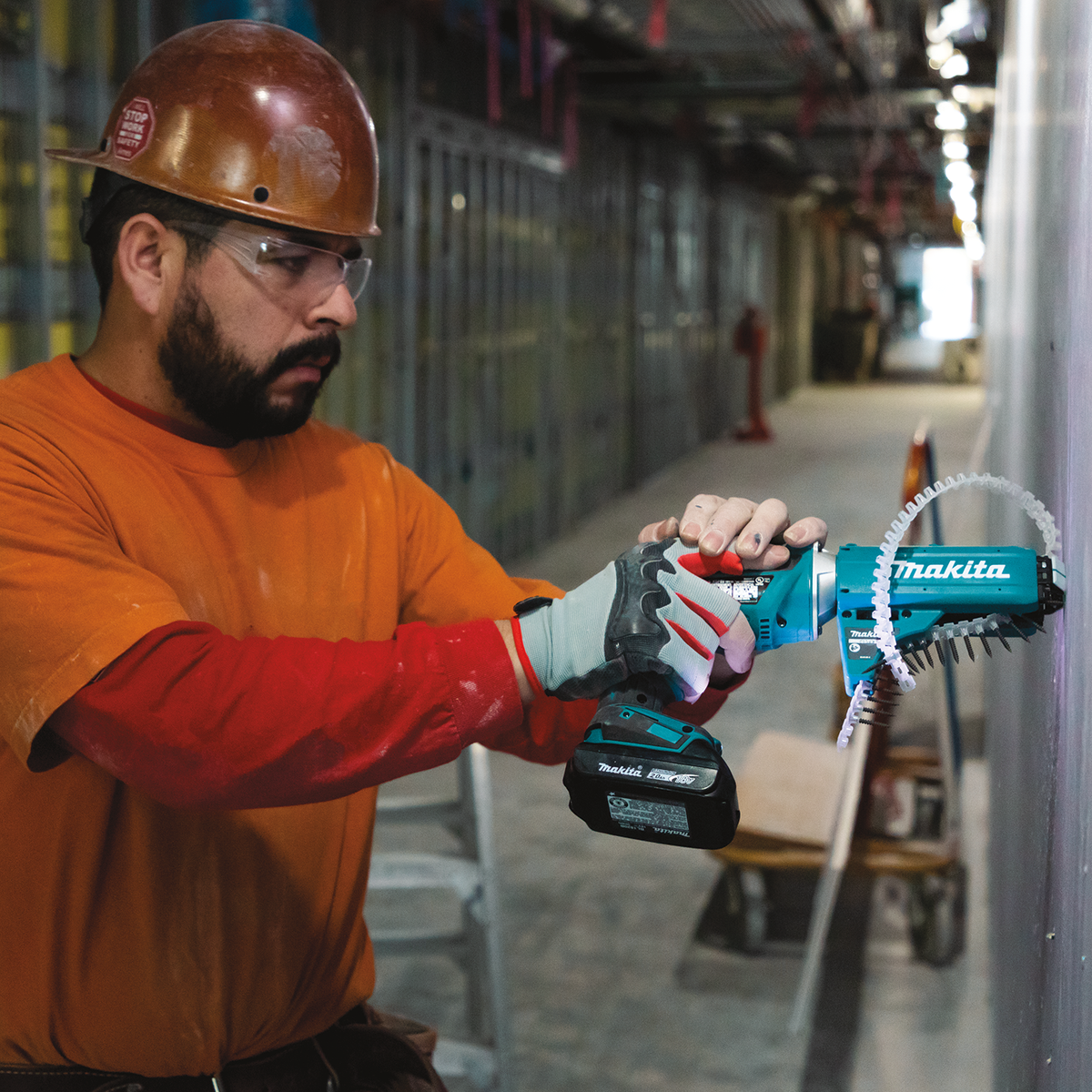 MakitaTools's tweet photo. The 18V LXT Cordless Drywall Screwdriver Kit is a welcome solution for #drywall contractors, and decking applications. It's powered by a BL™ Brushless Motor for longer run time, increased power and speed, and longer tool life. 
https://t.co/4LGD40Gssa
#makitausa #xsf03 https://t.co/ws5jVIaDf0