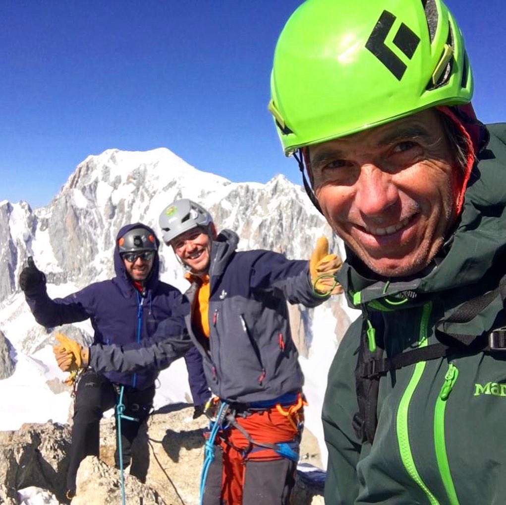 IcicleUK's tweet photo. Summit of Dent du Géant 4013m 🏔❄️🇫🇷⛏🇮🇹👍as pre-Matterhorn training yesterday. Great photos from IFMGA guide Lluc, guiding Lee &amp; Chris, especially the shot of the moon over Mont Blanc at sunrise! https://t.co/Gv8Gpw8D0o #climbing #chamonix #courmayeur #dentdugeant https://t.co/jakFSYapsi