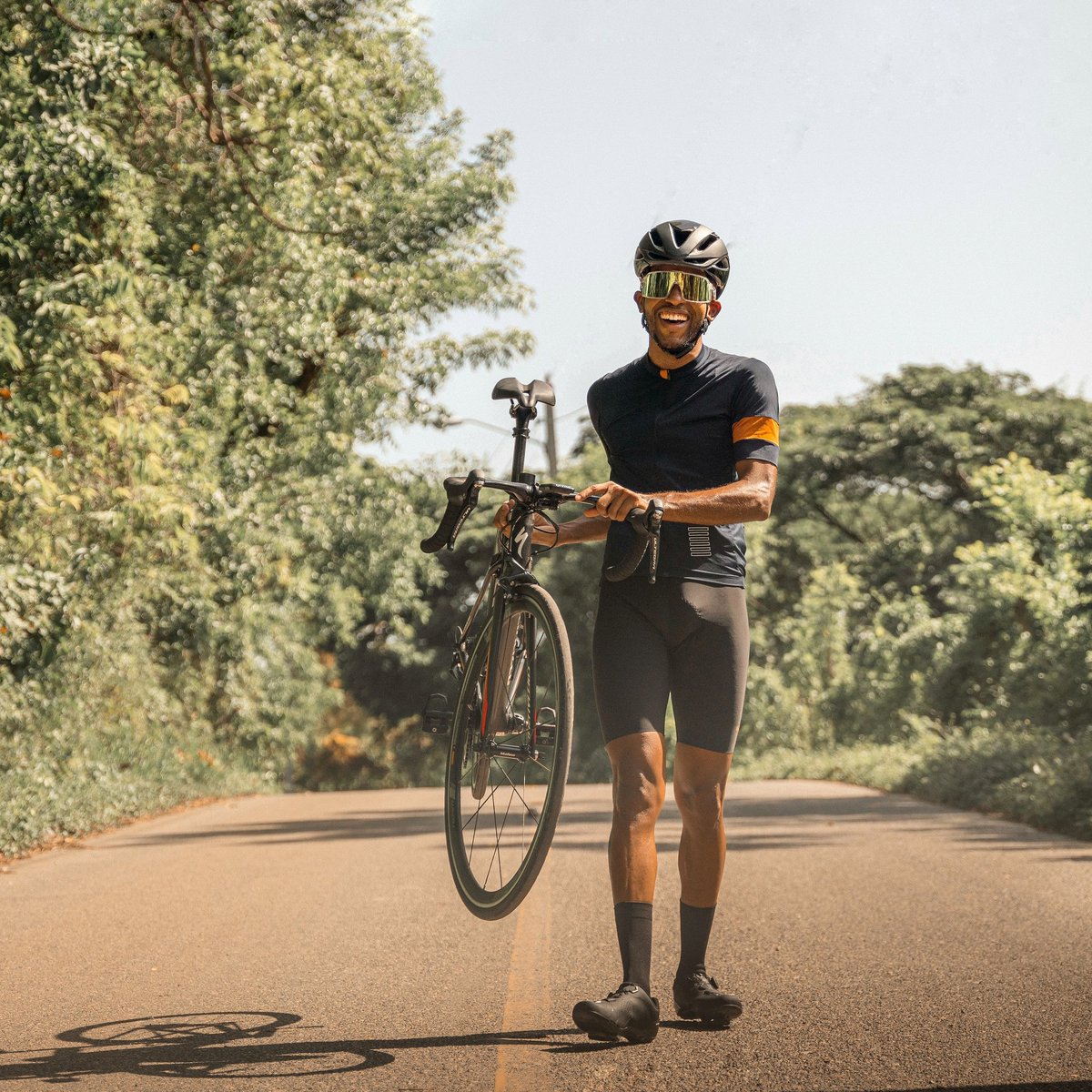 STIoficial's tweet photo. "Lo importante es ser feliz" ♥️🙌✔️Eso dice un gran amigo mío.

📷 @carlosfrias11
👕 @rapha
🚴 @iamspecialized

#TeamSTI #Ciclismo #CyclingPorn #TeamOakley #GFNY #Cycling #CyclingLife #Ciclismo https://t.co/PBZeJsRNrR