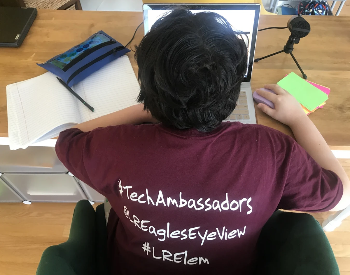 LREaglesEyeView's tweet photo. Working hard as a Tech Ambassador, I really like tech camp. Can't believe tomorrow is the last day! #TechAmbassador #LRElem #TechCamp #Fun https://t.co/9Lr4w6nNL8