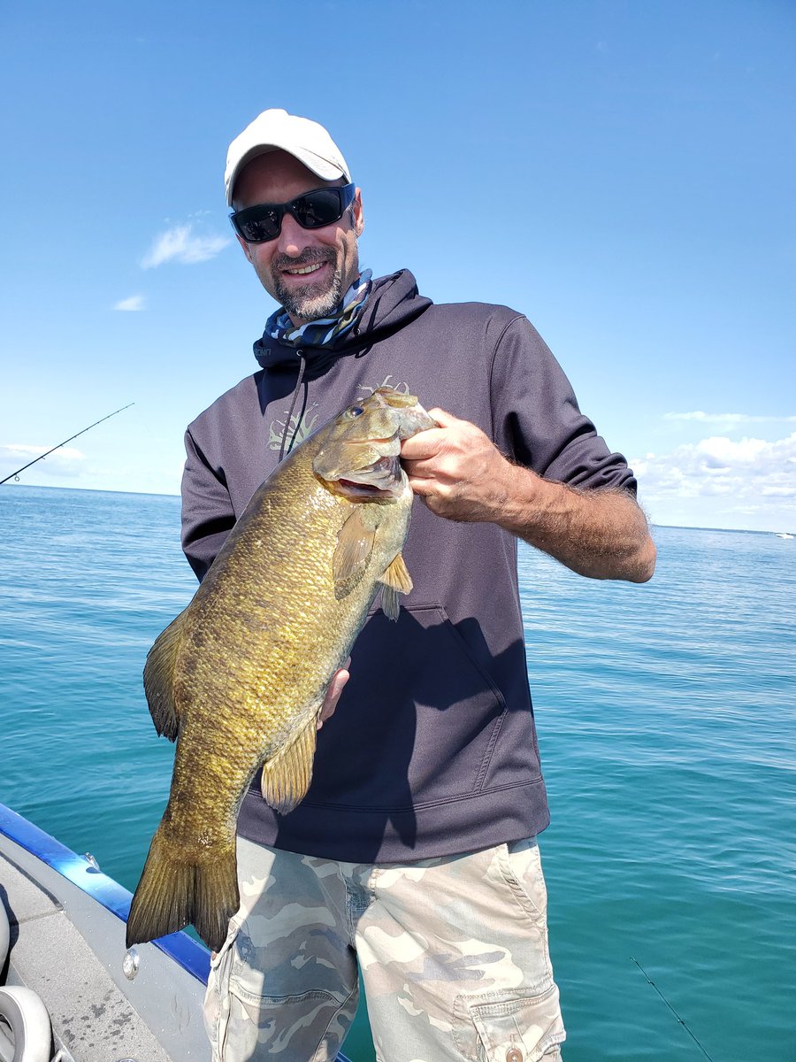 Destinedtofish's tweet photo. Straight up fun morning on Erie for the @DEBassFishingEx today. Great company and some awesome acrobatics from our fishy friends. #LunkerCrew https://t.co/ZcBXwq1P3V