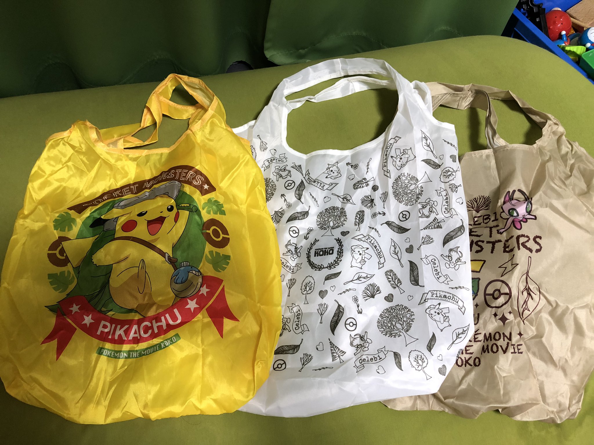 紫陽花 シヒカ セブンイレブンのポケモンエコバッグ 3種類ゲット 左から Abcの順です やっぱりポケモン は黄色のaという感じがしますが Bは一見ポケモンに見えず 大人が持つには1番良い気がします Paypayのエコバッグよりも一回り大きいサイズで