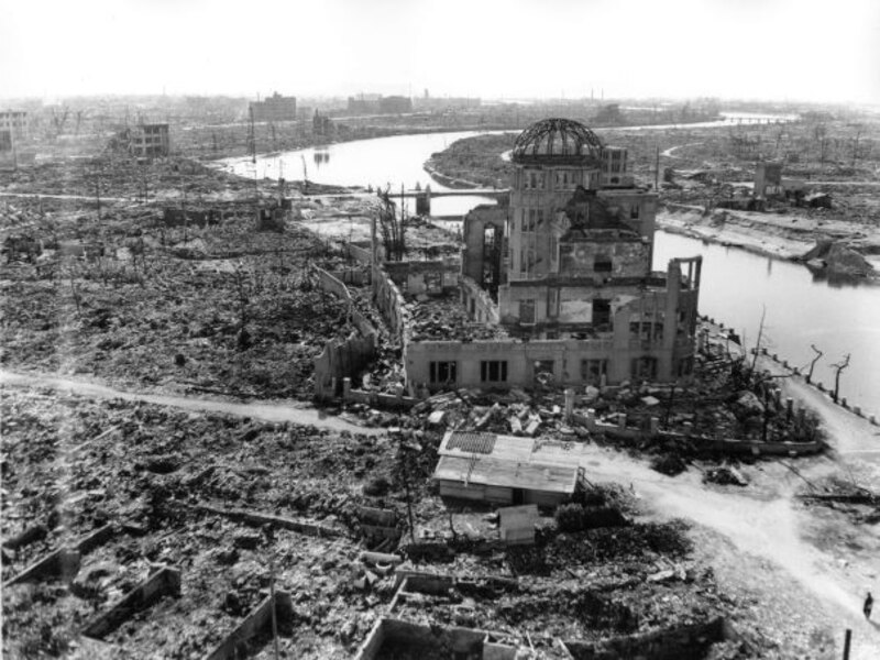 BosonDeHiggs4's tweet photo. L'horreur fut à son comble il a 75 ans jour pour jour.
La ville japonaise d'Hiroshima subissait le premier attaque militaire de type nucléaire.
Bilan: 90 mille morts,
3 jours plus tard le 9 Août ce fut le tour de Nagasaki: 75 mille morts.
Plus jamais ça!
@Macky_Sall
@elhadjkasse https://t.co/sGNQ5AShIb