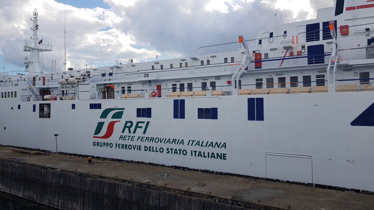 The Catania - Milano Intercity Notte does not convey a  @_DiningCar, but a special Sicilian treat is available on the ferry.