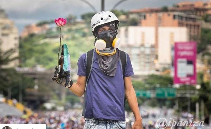 300+ venezuelans died in the streets at the hands of Maduro’s dictatorship. One death that sounded a lot was the death of Neomar Lander, a 17 year old student who only wanted a better country to live. Neomar loved Venezuela, his family and his life goals. He was