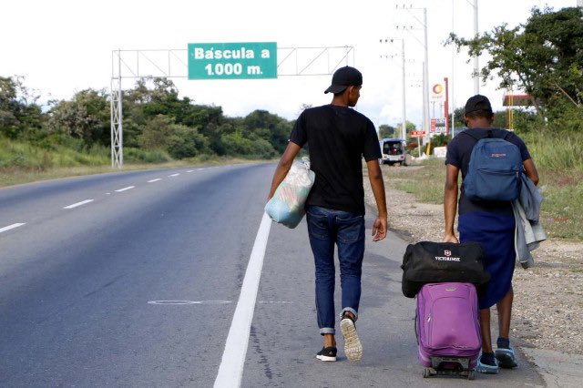 IMMIGRATION CRISIS: People in Vzla are so desparate to leave that they WALK to Colombia and other countries nearby. Most countries treat us like trash and tell us to go back to our country. Can you imagine walking DAYS to another country cuz ppl cant afford plane/bus tickets?