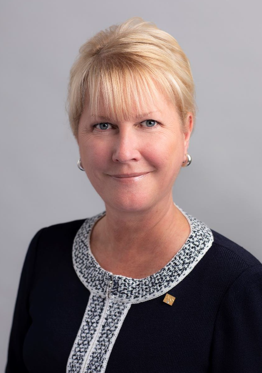 Jennifer E. Jones, a member of the Rotary Club of Windsor-Roseland, Ontario, Canada, has been nominated to become Rotary International’s president for 2022-23, a selection that will make her the first woman to hold that office in the organization’s 115-year history.