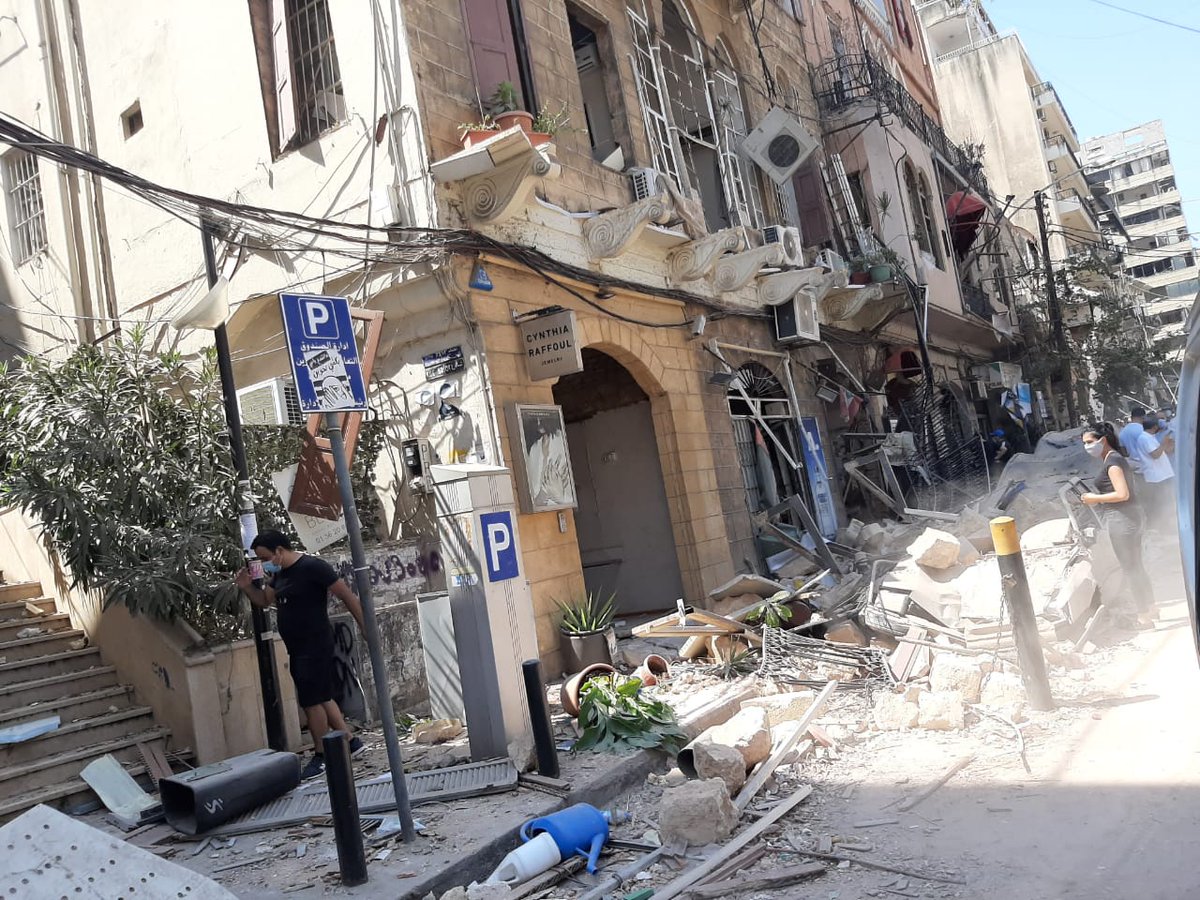 RitaRhayem's tweet photo. From Gemayze @Caritaslb youth helping, serving and hoping that this would be the last crisis in Lebanon @iamCARITAS https://t.co/k3g4a1XnML