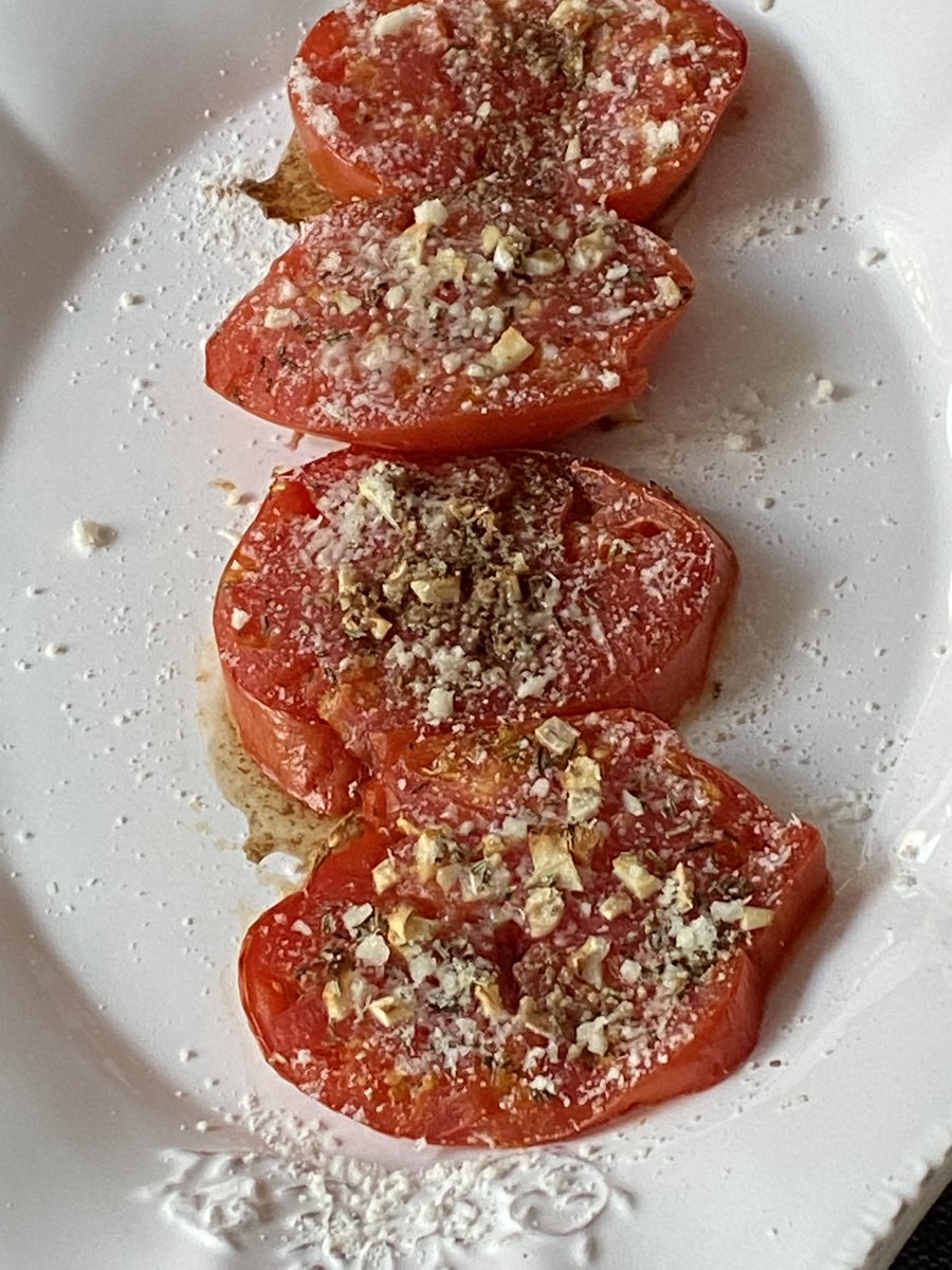 anuappetizingr1's tweet photo. Coeur de boeuf tomato recipe drizzle with olive oil, infused with garlic chunks and parmesan cheese.
Full recipe 
https://t.co/2qXz7b2KZu

#coeurdeboeuftomato #italiantomato #feedfeedvegetarian #france #foodies #marmiton #recettefacile #eatlocal #organic #Frenchie #farmersmarket https://t.co/F0UtJjVjuG