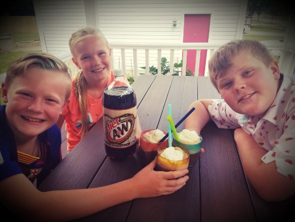 PezSundae's tweet photo. Nothing screams Summer like the refreshing taste of @awrestaurants Root Beer Floats! My favorite! Happy #NationalRootBeerFloatDay #FloatAFriend @FunkoPez https://t.co/PE32FIq1sy