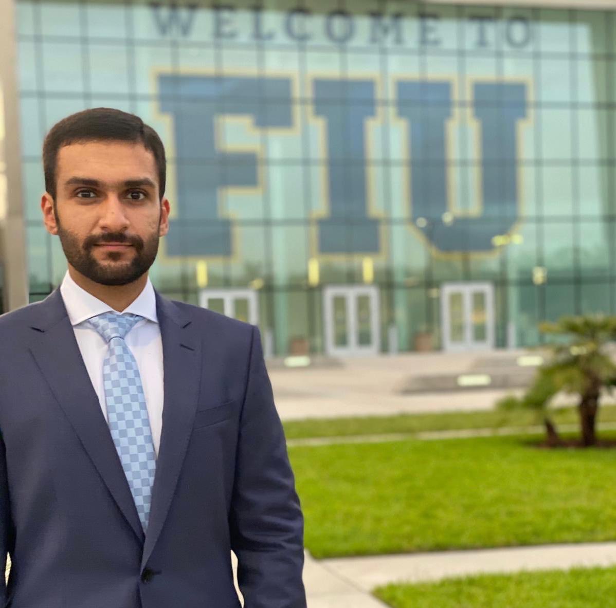 الحمدلله الذي بنعمته تتم الصالحات
تخرجت من جامعة :
Florida international university  
تخصص هندسة كهربائية تقدير امتياز 🎓