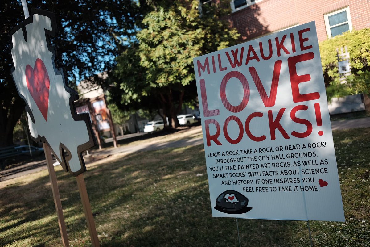 MilwaukieArts's tweet photo. Something special is happening on the grounds around Milwaukie City Hall. Walk the area and discover some #artrocks, #smartrocks or #heartrocks. Leave a rock, read a rock or take a rock. #Milrockie 💕 https://t.co/y48ycN8NeA