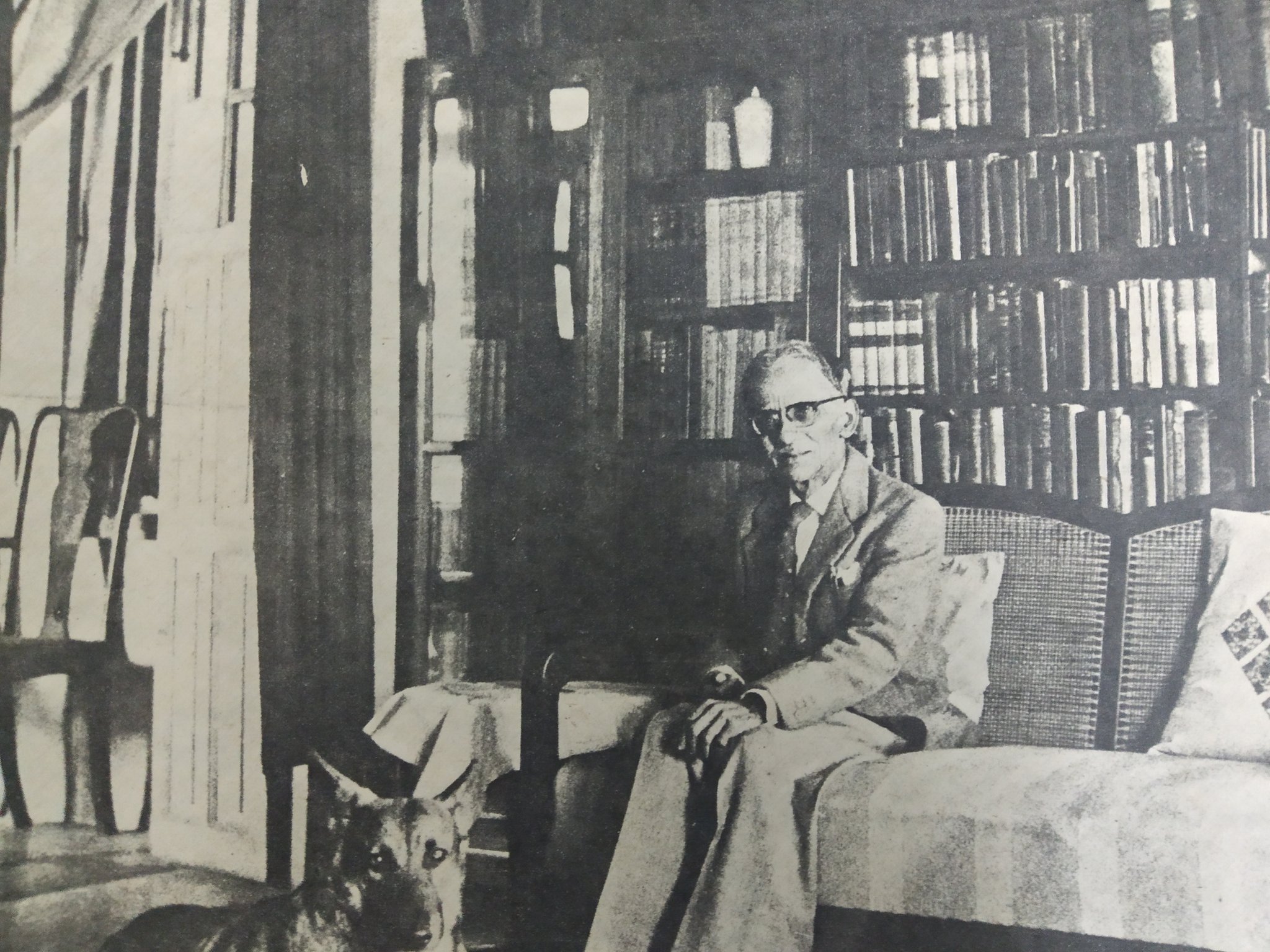 indianhistorypics on X: "1969 :: Writer Nirad Chaudhuri In His Library In London https://t.co/EF1GhfyiQL" / X