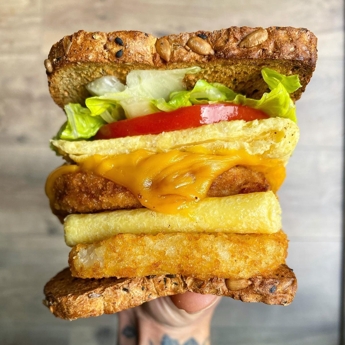 alphafoods's tweet photo. Stacks on stacks on stacks 🙌 Check out this plant-based breakfast sandwich from @ConsciousChris, featuring #AlphaFoods Crispy Chik'n Patties, @FollowYourHeart cheese, @EatJust egg folds, Trader Joes Hash browns, lettuce and tomato stacked between 2 slices of Daves Killer Bread. https://t.co/LIcYN9w9HE