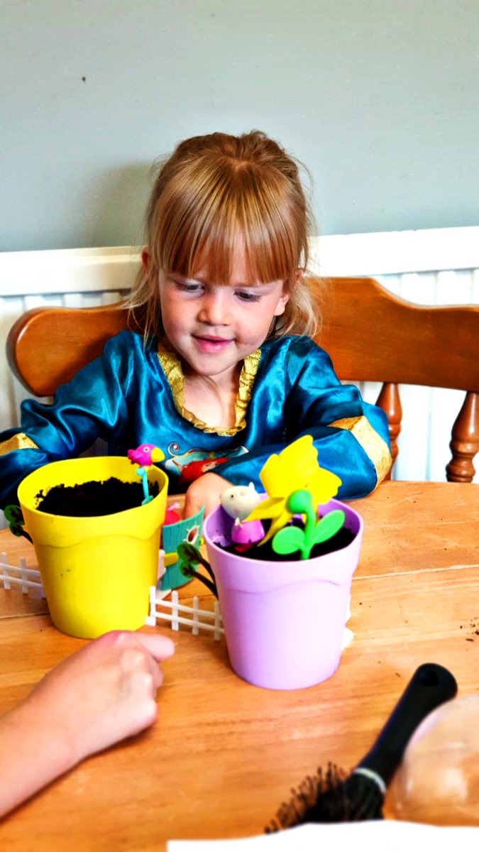 Notjustfordads's tweet photo. Check out these super cute Peppa Pig Planters. Interactive as house with figures and accessories from @PeppaGrowNPlay

Available now in @SmythsToysUK rrp £9.99

@wirepr @InterplayUKltd #Ad #gifted #pr #peppapig #growwithpeppapig #peppaplayandgrow https://t.co/aGm4gzFmWB