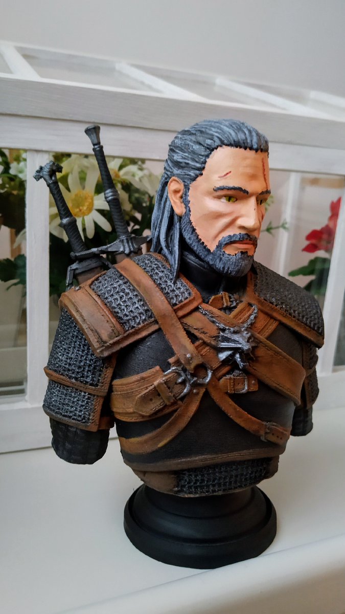 CryptoMonkam's tweet photo. Painting @fotismint geralt bust while enjoy riding crypto 😂 https://t.co/zRVmxj2kj4