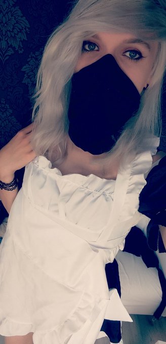 Ok I put on the maid costume like you asked bro... Whats this for again?
#femboy #cuteboy https://t.