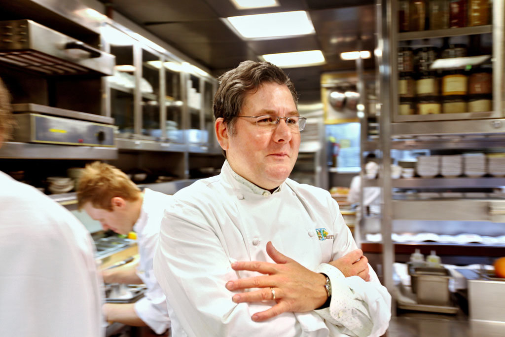 BeTheRestaurant's tweet photo. Charlie Trotter

✔️Born in 1959 – Died in 2013
✔️Had a great TV show - The Kitchen Sessions with Charlie Trotter
✔️Trained G. Achatz, H. Cantu, C. Duffy, etc.
✔️All of his cookbooks are 🔥

#FamousChefs https://t.co/0XnOj1IBGh