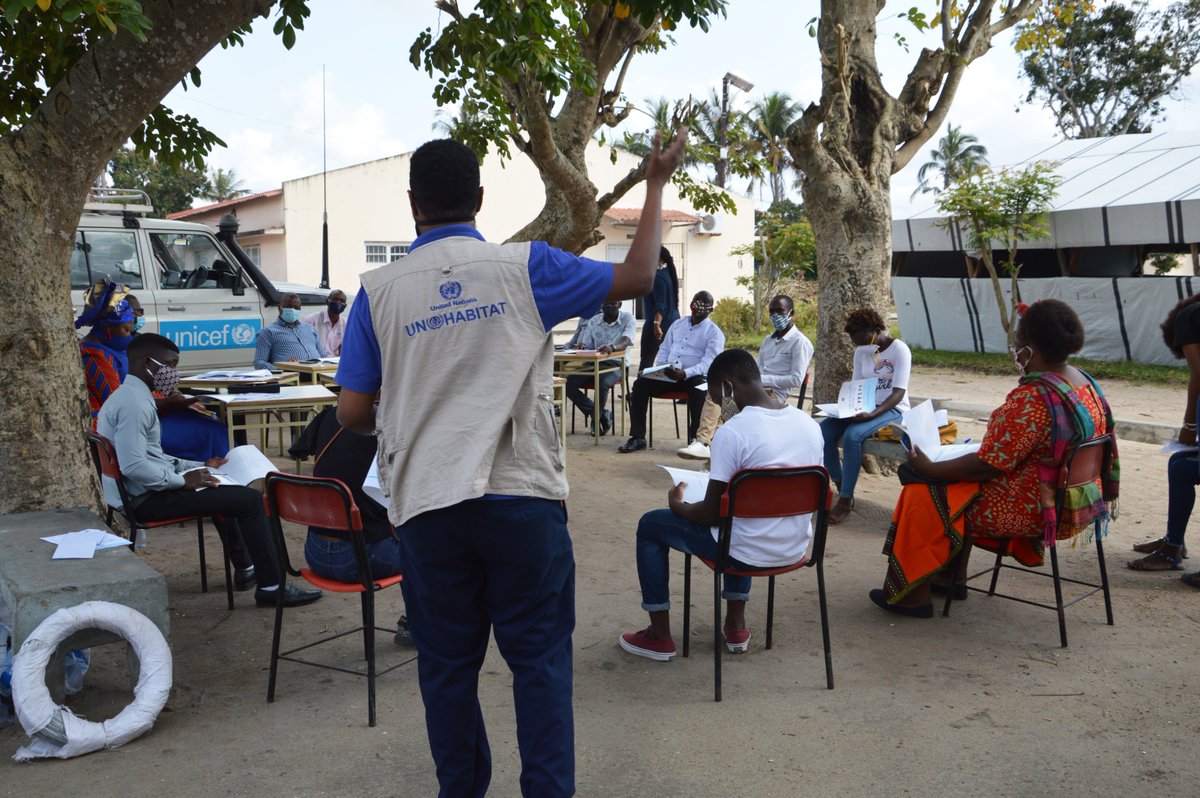 UNHabitatMoz's tweet image. Thanks to the @eu_echo, @UNHabitatMoz &amp;amp; @UNICEF_Moz are implementing the Basic Emergency School Plan #BESP in #cyclone affected areas in #Mozambique

Directors, teachers, students &amp;amp; community are involved to ensure an efficient prepardness plan for emergencies, including #COVID19